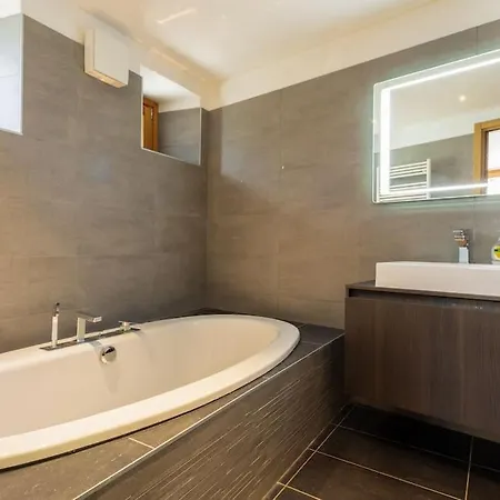 With Stunning Views Casa vacanze